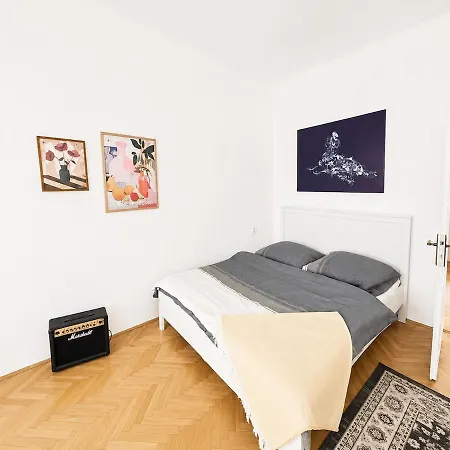 Διαμέρισμα Historic Old Flat Steps From Charles Bridge *